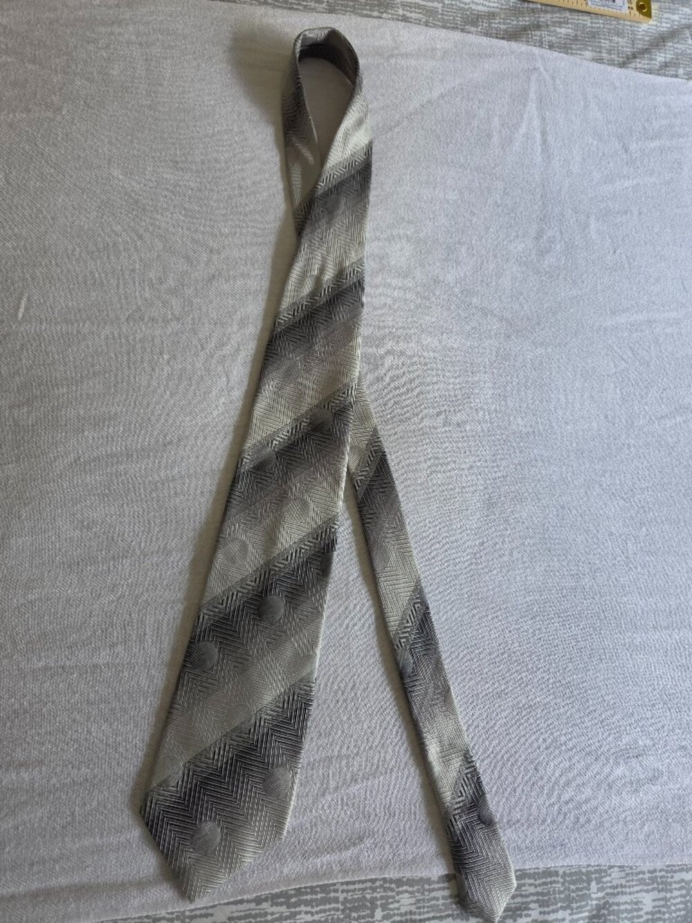 Serica 100% Pure Silk Silver Gray Geometric Tie Hand Made in Italy